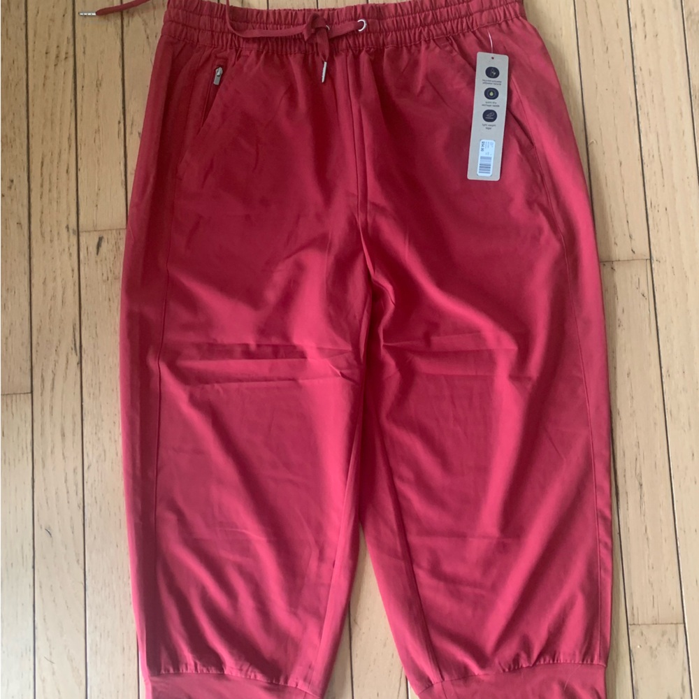 Reitmans Hyba Capri burnt orange size large NWT